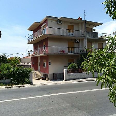 Apartments Pericic Podstrana Luaran gambar