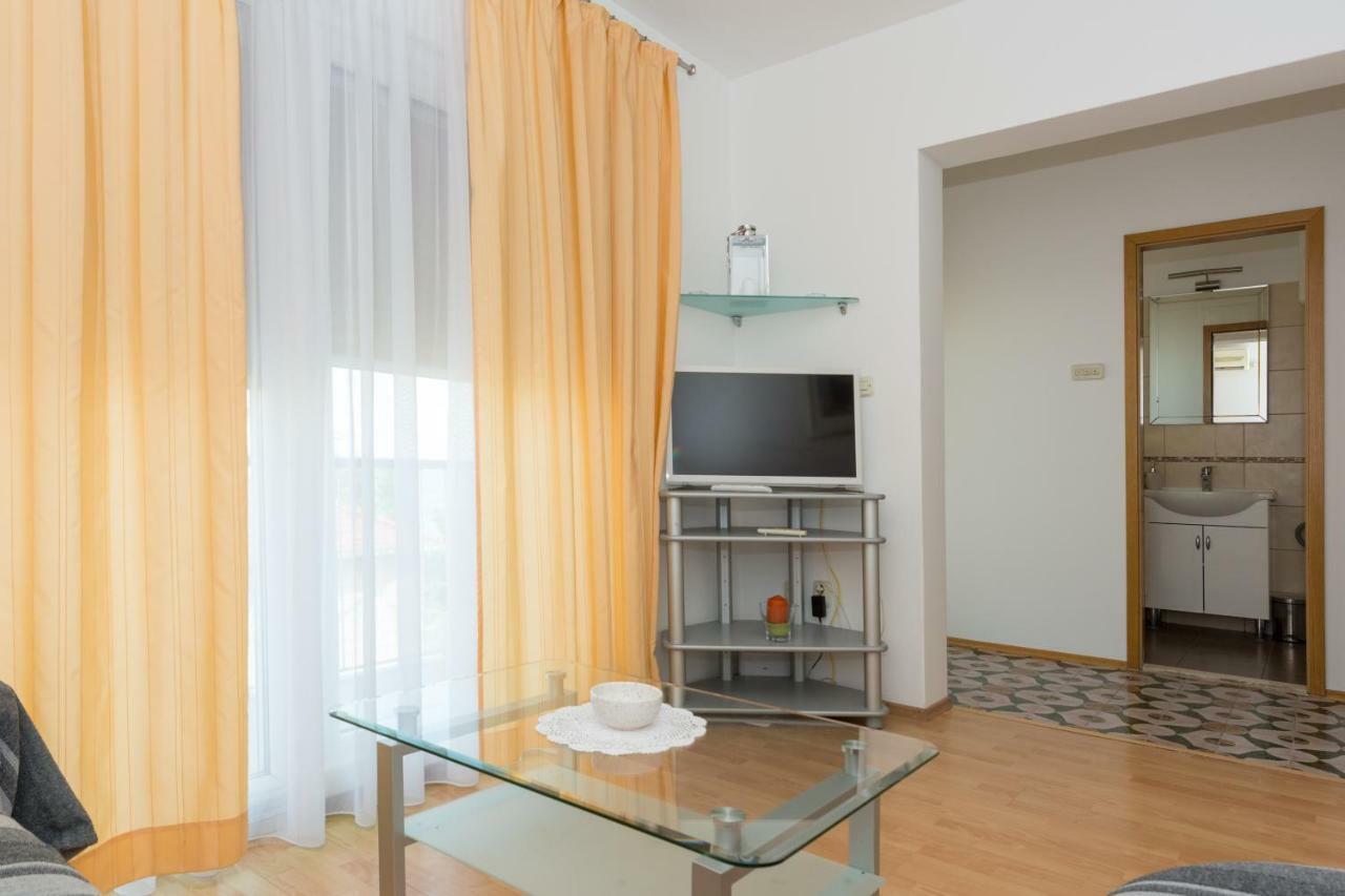 Apartments Pericic Podstrana Luaran gambar